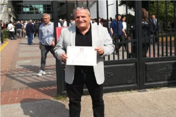 Gazeteci Şehitoğlu, Toroslar Belediye Meclis Üyeliği Mazbatasını aldı