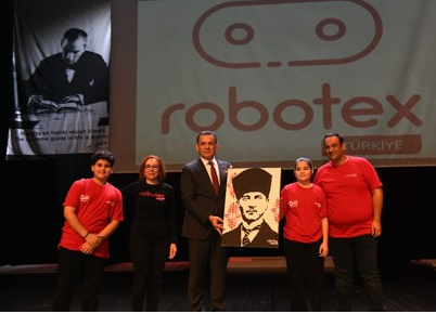Yenişehir Belediyesi 8 ilden 500 öğrenciyi robot yarışmasında buluşturdu