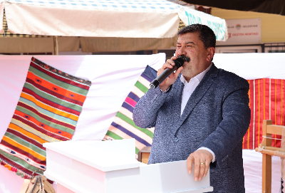 “BAŞKAN YILDIZ’DAN ANNELERE ÇİÇEK”