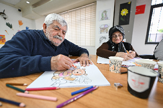 ALZHEİMER HASTALARI BU MERKEZ İLE HAYATA SIKI SIKIYA TUTUNUYOR