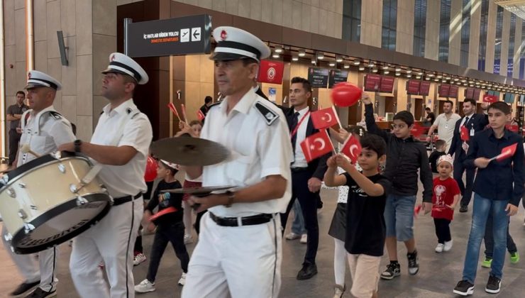 Çukurova Uluslararası Havalimanı Cumhuriyetimizin 102. Yılını Geleceğin Mimarı Çocuklarımızla Kutlad