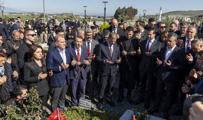 BAŞKAN SEÇER, 6 ŞUBAT DEPREMİNİN 3. YIL DÖNÜMÜNDE CHP GENEL BAŞKANI ÖZGÜR ÖZEL İLE HATAY’DA