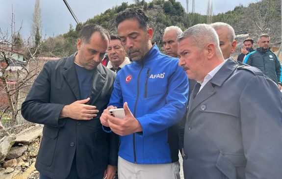 Kıratlı, heyelan bölgesinde incelemelerde bulundu