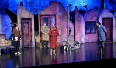 DÜNYA TİYATRO GÜNÜ’NDE MERSİN BÜYÜKŞEHİR SAHNESİ SANATLA BULUŞTU