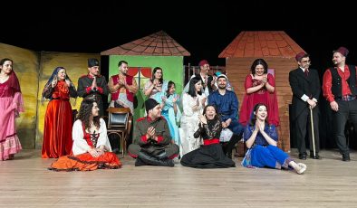 AVUKATLAR “ŞEKERPARE” TİYATRO OYUNUNU İSKENDERUN’DA SAHNELEDİ