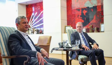 SEÇER: “BU ZOR GÜNLERDE PARTİMİZİN YANINDA OLMAK ZORUNDAYIZ”