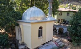 DÜNYANIN EN KÜÇÜK CAMİSİ ANAMUR’DA ZİYARETÇİLERİNİ AĞIRLIYOR