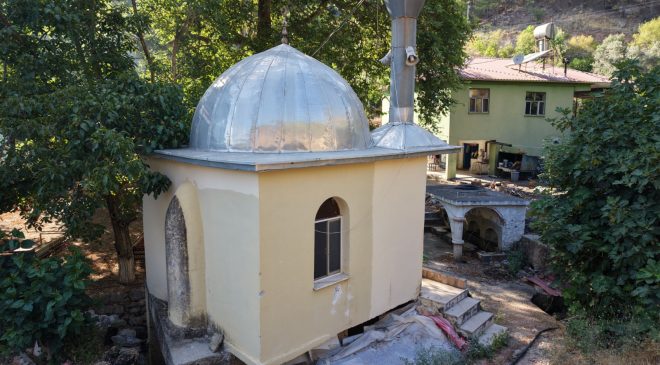 DÜNYANIN EN KÜÇÜK CAMİSİ ANAMUR’DA ZİYARETÇİLERİNİ AĞIRLIYOR